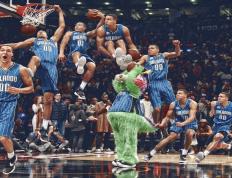 Uzi在TL比赛中关键助攻，战术调整引发热议！