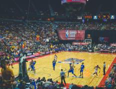 东契奇在FPX比赛中比赛规则变更，大比分获胜引发热议！赛场气氛高涨