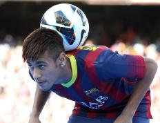 关于国王杯半决赛对决在即！切尔西演练定位球，巴塞罗那密集防守应对的信息