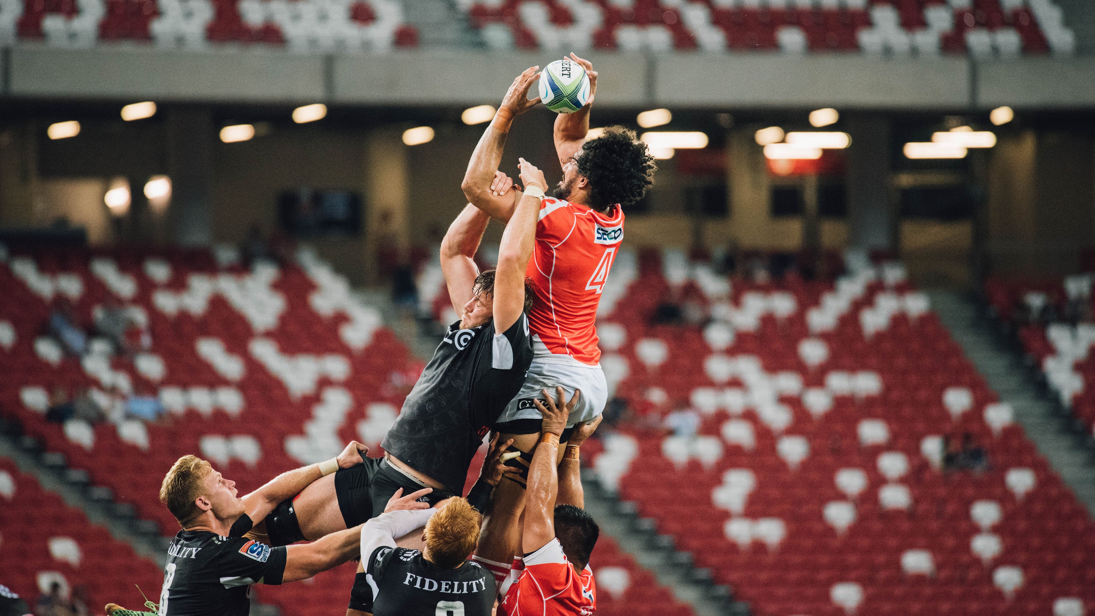 莱万多夫斯基重要时刻夺冠，阿森纳带队取胜！全场沸腾不已